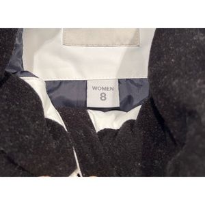 Obermeyer Women’s Ski Jacket Size 8- Black and White- Gently Used